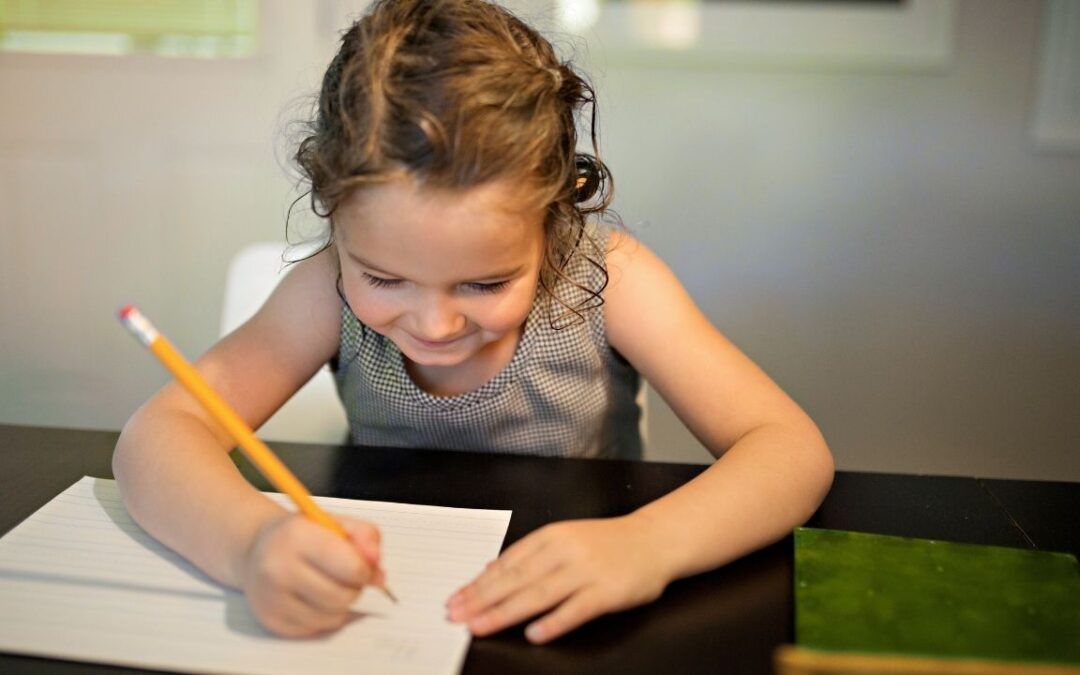 Por qué tu hijo confunde letras al leer y al escribir