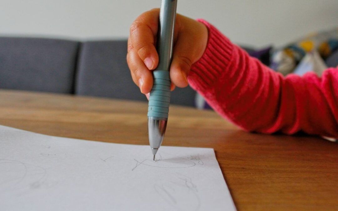 Por qué a tu hijo le cuesta tanto escribir: disgrafía en niños