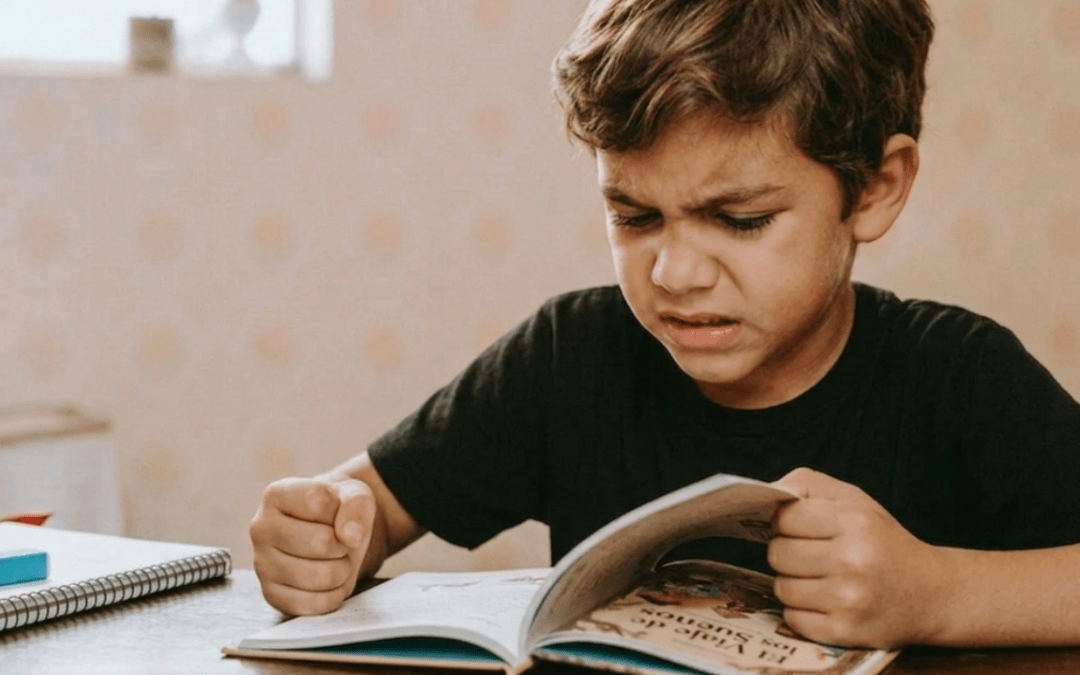 Mi hijo llega a segundo y todavía no lee bien: qué hacer