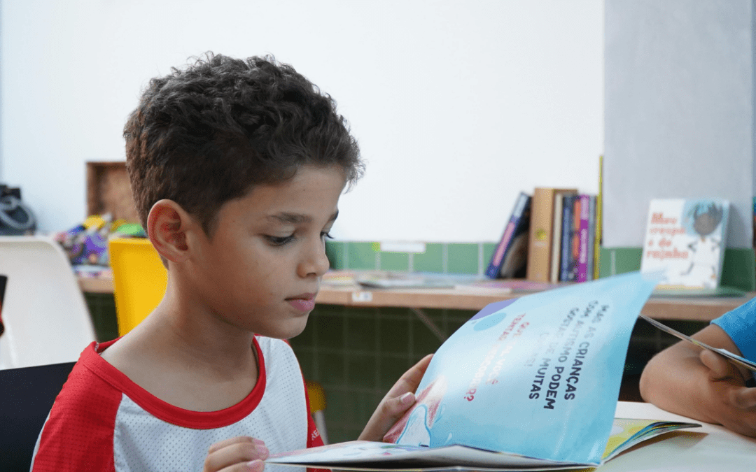 Mi hijo lee despacio: cuándo preocuparse y qué hacer